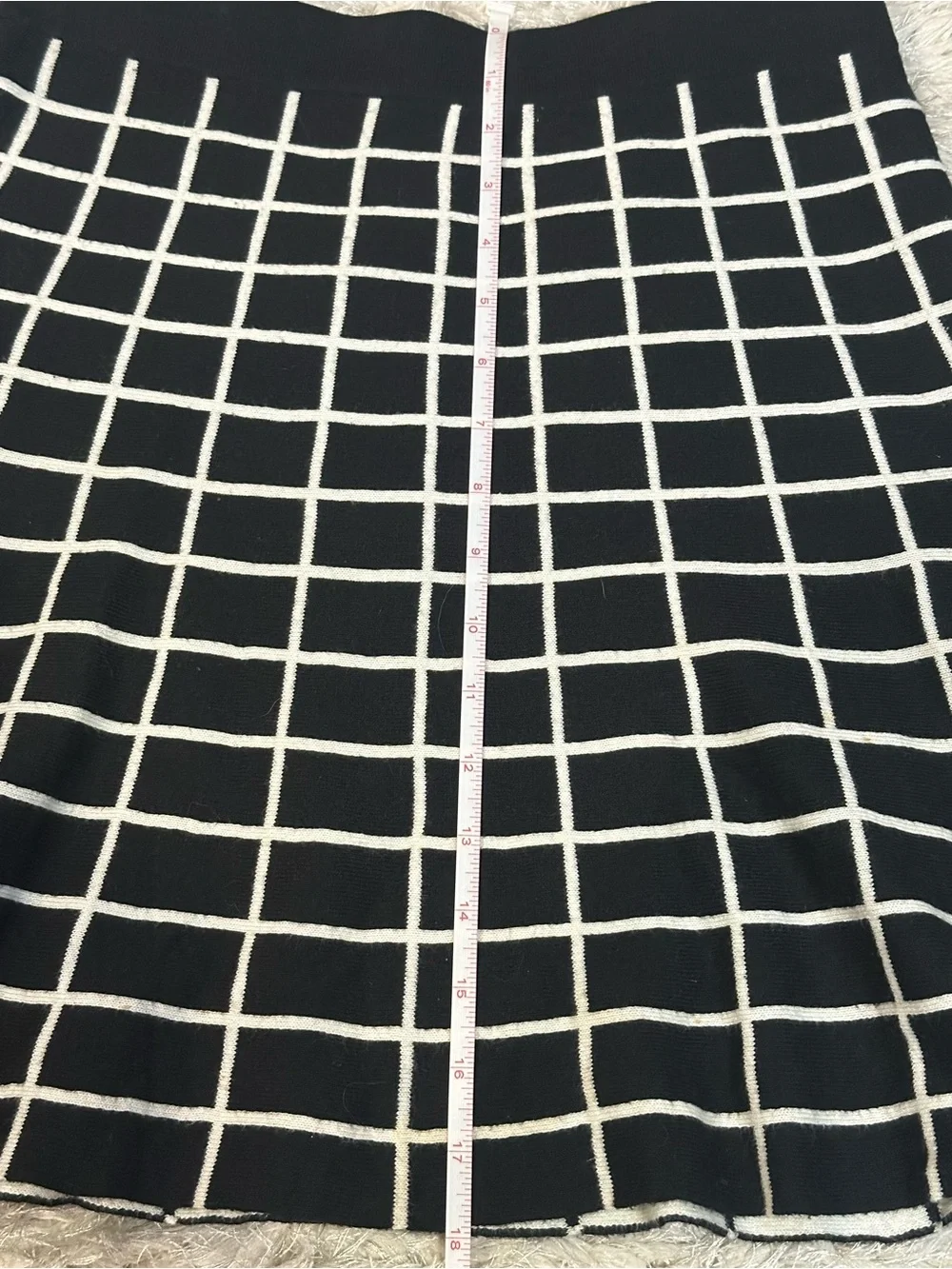 Ann Taylor Black and White Pattern Skater A-Line Skirt - Small Mark - Petite